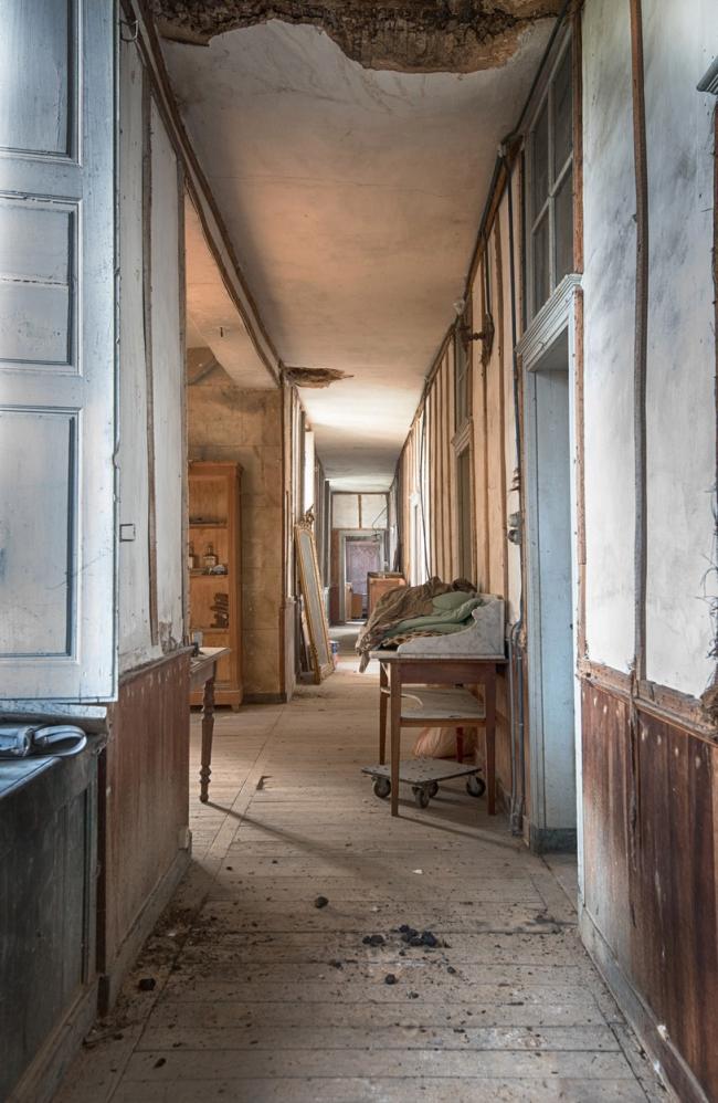 Прогулка по заброшенному дому во Франции