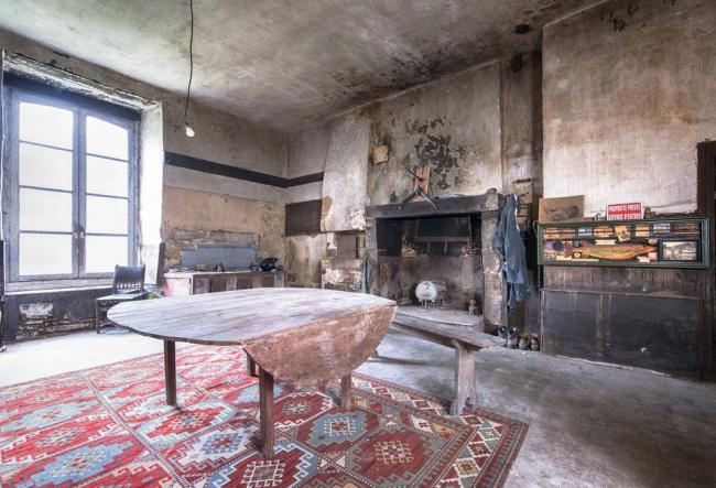 Прогулка по заброшенному дому во Франции