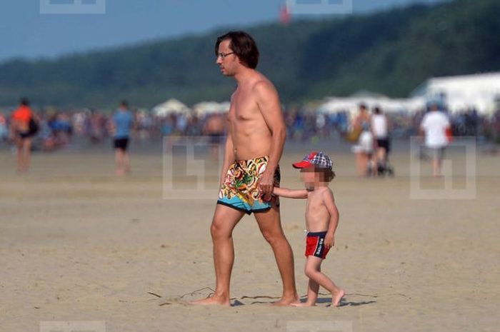 Не беда, если не успеваете похудеть к лету! Посмотрите на эти фигуры знаменитостей на пляже