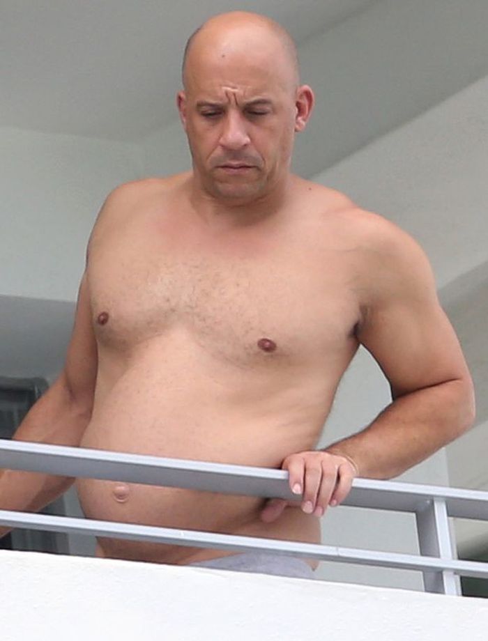 Не беда, если не успеваете похудеть к лету! Посмотрите на эти фигуры знаменитостей на пляже