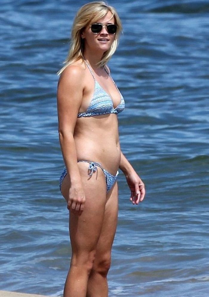 Не беда, если не успеваете похудеть к лету! Посмотрите на эти фигуры знаменитостей на пляже