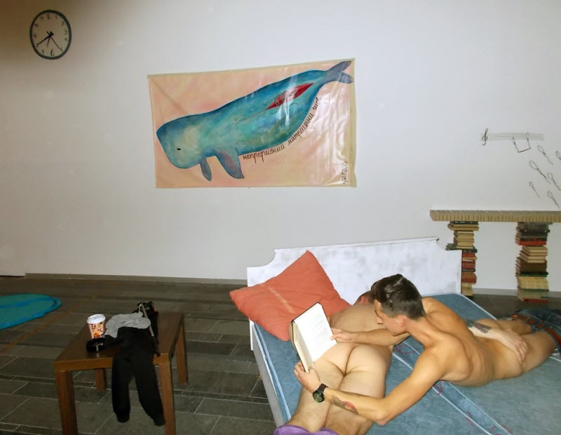 Снимки зрителей на инсталляции Kinder Album