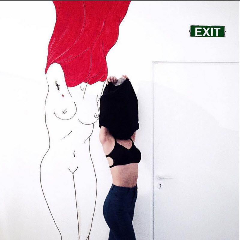 Снимки зрителей на инсталляции Kinder Album