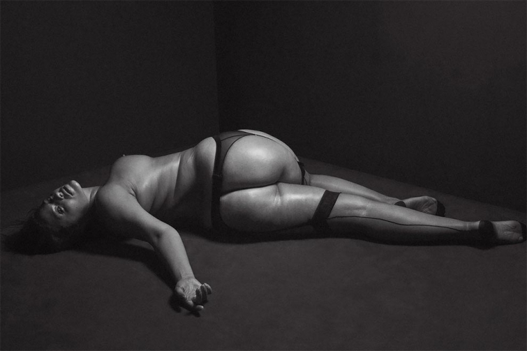 Знаменитая модель размера плюс Эшли Грэм снялась обнажённой для журнала, и она как всегда великолепна