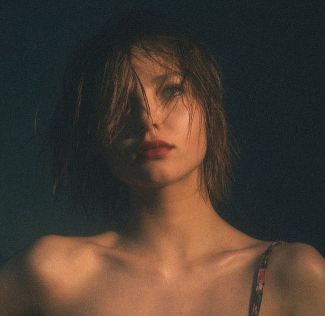 Алеся Кафельникова в смелой фотосессии