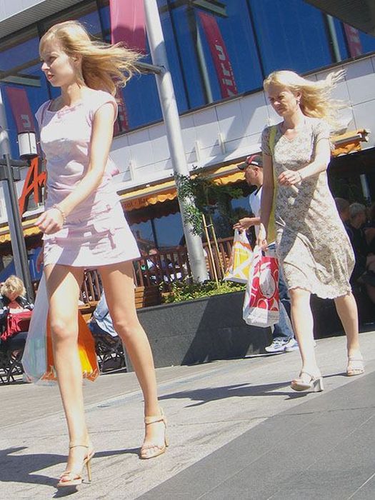 Летние девушки