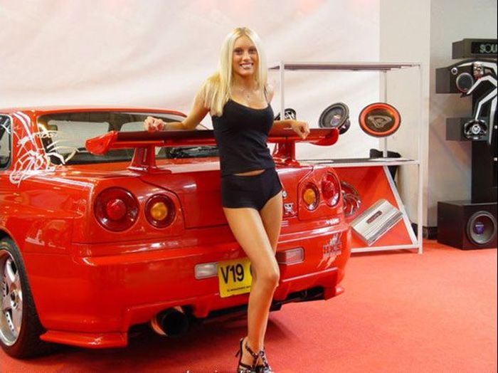 Девушки с автовыставок