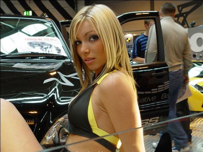 Девушки с автовыставок