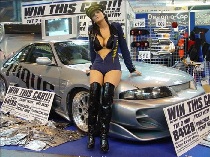 Девушки с автовыставок