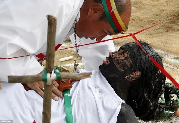 Как работает экзорцист (9 фото)