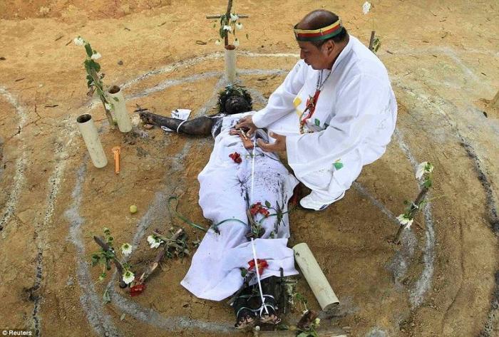 Как работает экзорцист (9 фото)