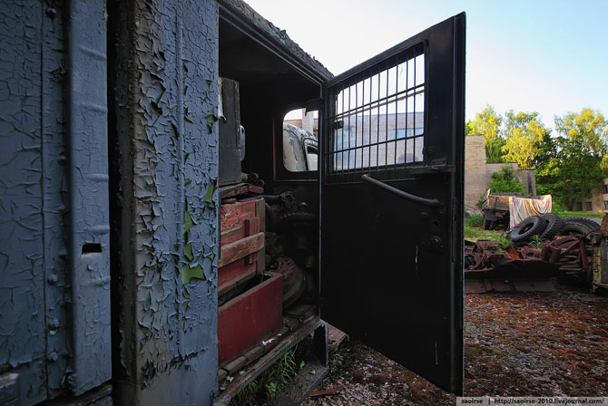 Пионерский лагерь с ретро-автомобилями Пионерский лагерь с ретро-автомобилями