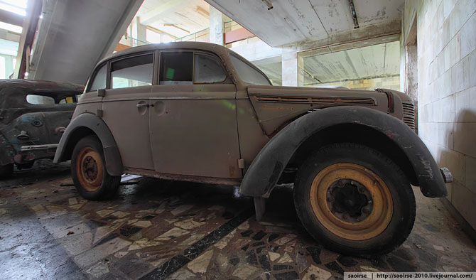 Пионерский лагерь с ретро-автомобилями Пионерский лагерь с ретро-автомобилями