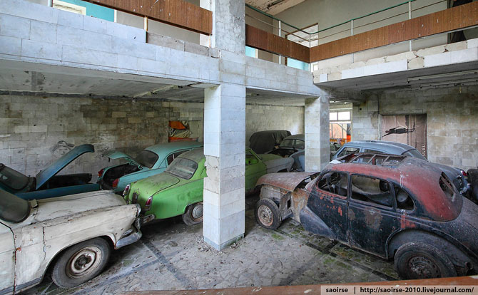 Пионерский лагерь с ретро-автомобилями Пионерский лагерь с ретро-автомобилями