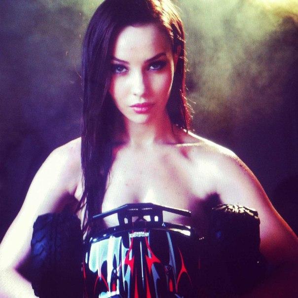 Красивые девушки из социальных сетей (80 фото)