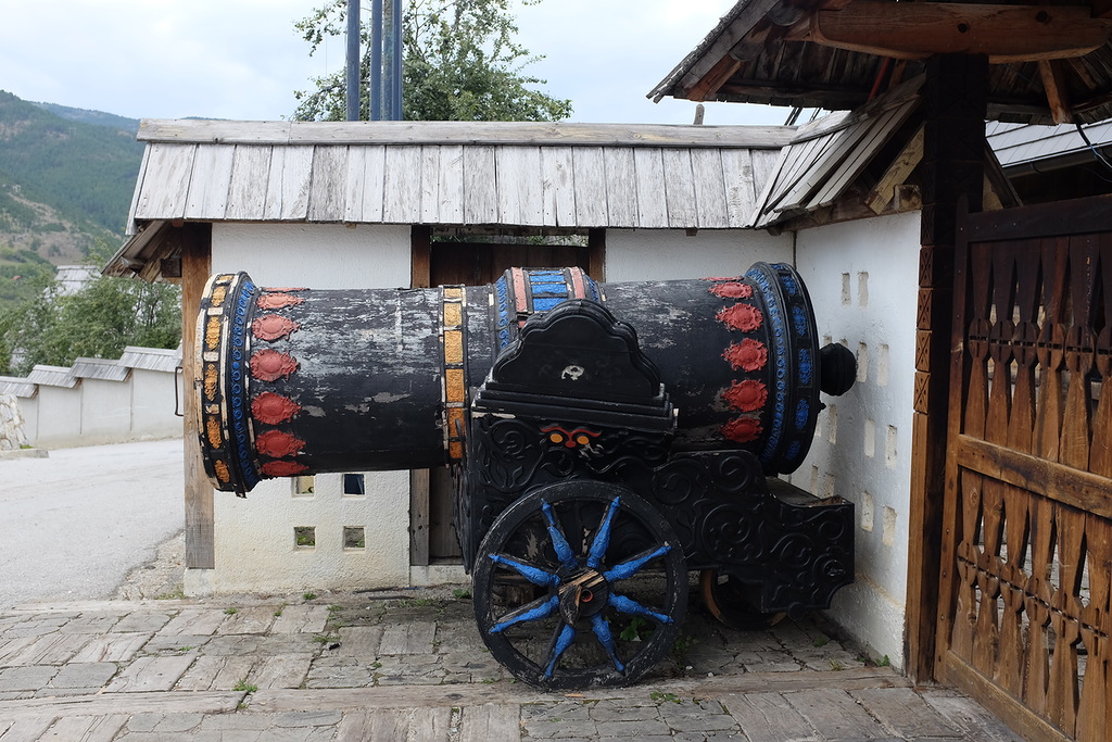 Деревня Эмира Кустурицы