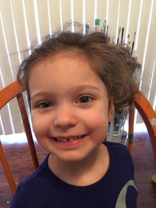 3-летняя девочка в образе старой ведьмы