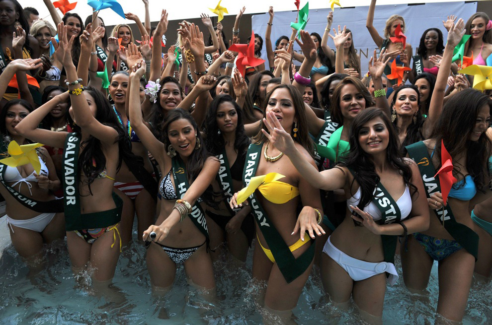 Конкурс красоты «Мисс Земля 2012» в купальниках