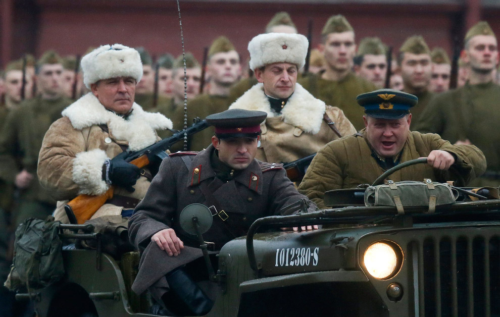 Марш на Красной площади в честь парада 7 ноября 1941 года