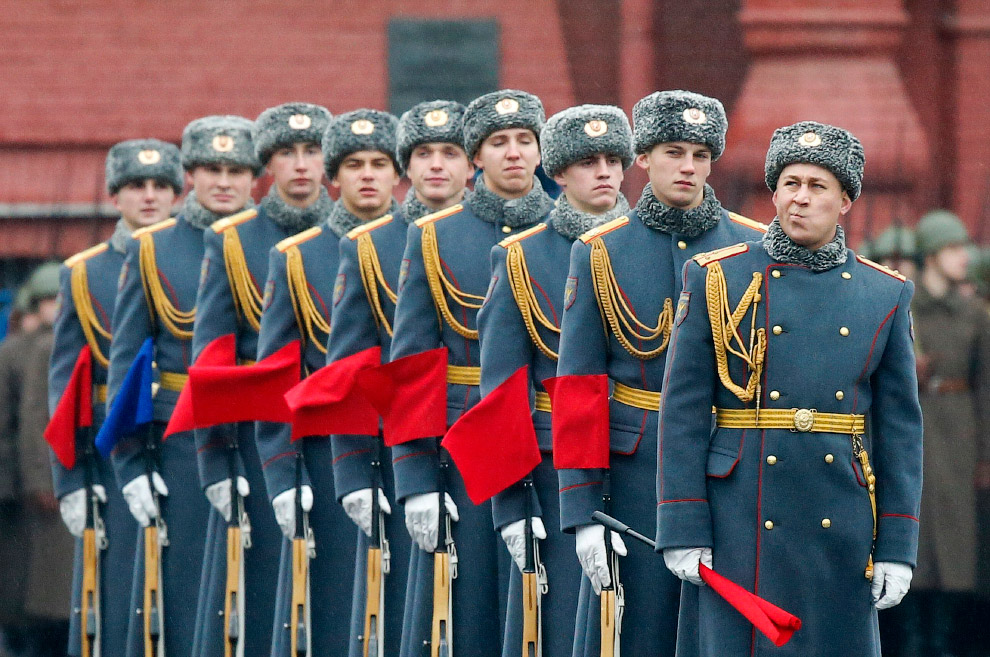 Марш на Красной площади в честь парада 7 ноября 1941 года