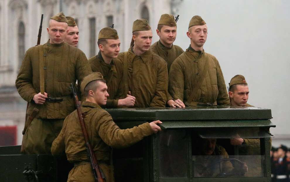 Марш на Красной площади в честь парада 7 ноября 1941 года