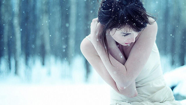 Горячие девушки и холодный снег