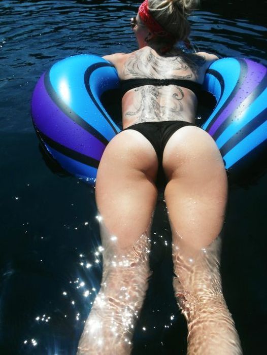 Девушки. Вид сзади (45 фото)