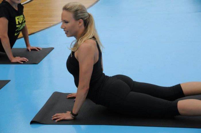 Девушки. Вид сзади (45 фото)