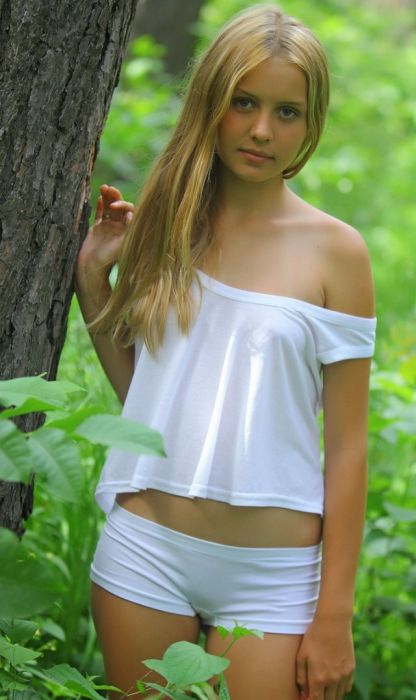 Очаровательные пользовательницы социальных сетей