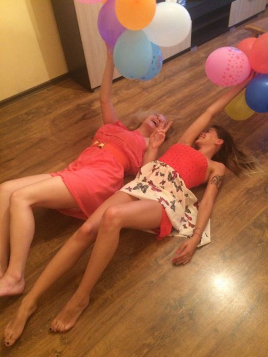 Очаровательные пользовательницы социальных сетей