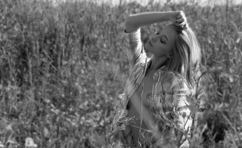 Обнаженные девушки на снимках Артема Чиркова