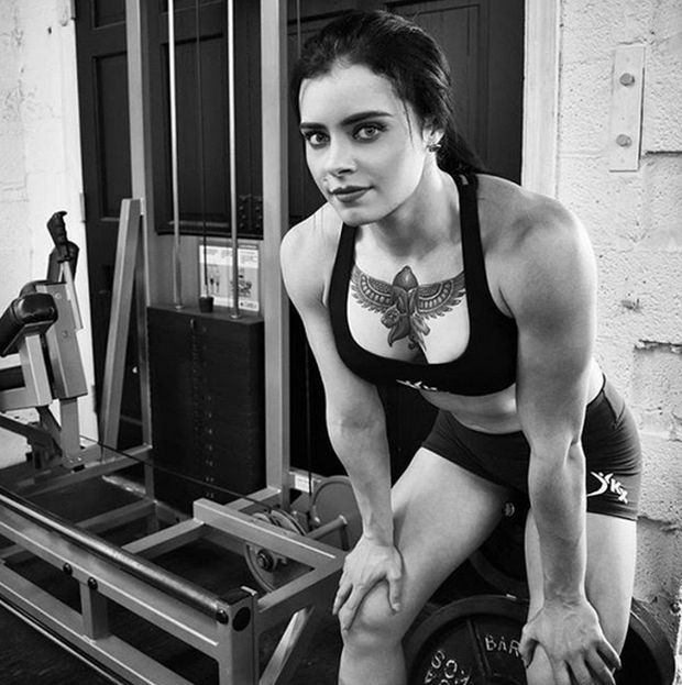 Бывшая военнослужащая морской пехоты США увлеклась бодибилдингом