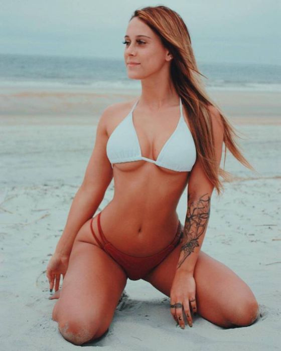 Девушки в купальниках для тех, кто скучает по лету