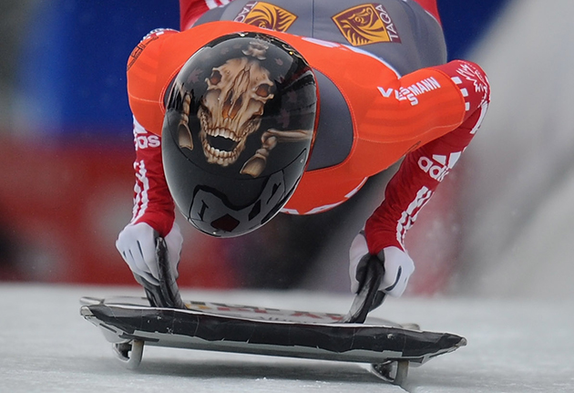 Крутые шлемы скелетонистов