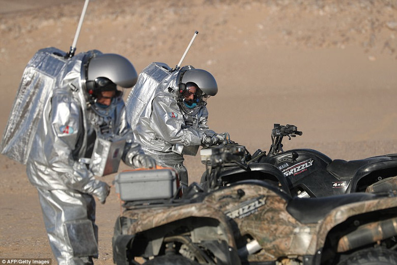 В пустыне Омана симулируют жизнь на Марсе В пустыне Омана симулируют жизнь на Марсе