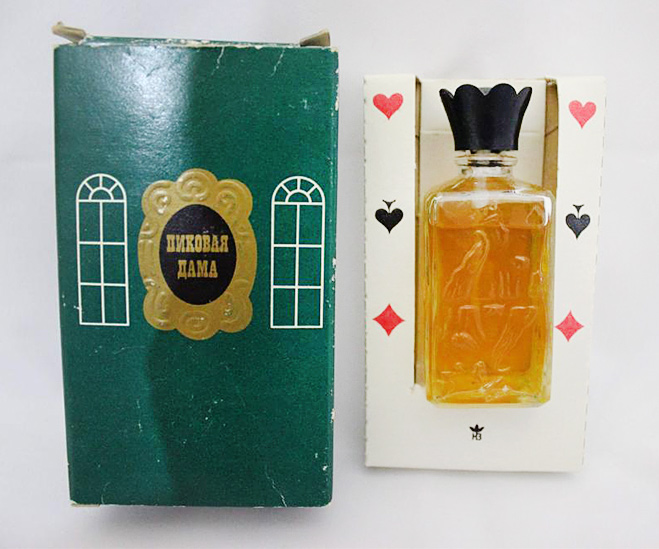 Из чего была сделана и как рекламировалась советская косметика и парфюмерия Из чего была сделана и как рекламировалась советская косметика и парфюмерия