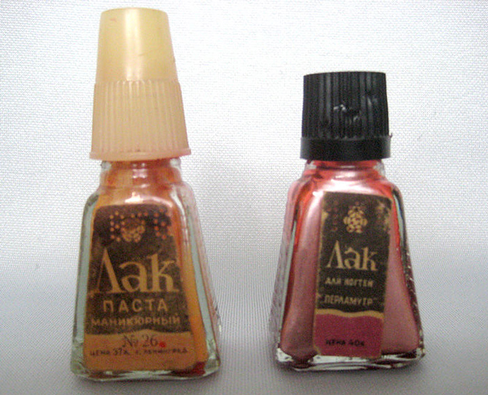 Из чего была сделана и как рекламировалась советская косметика и парфюмерия Из чего была сделана и как рекламировалась советская косметика и парфюмерия