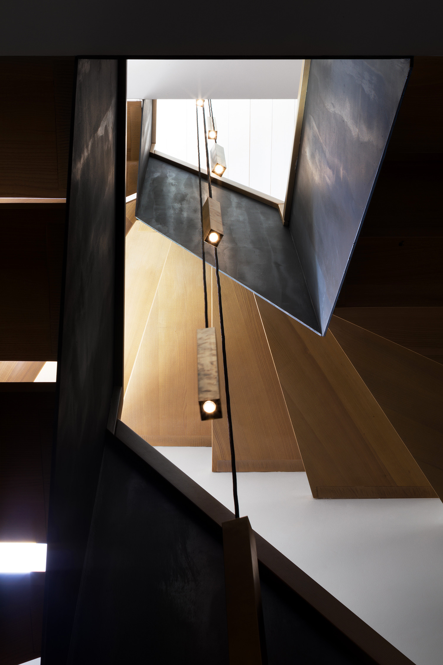 Современный интерьер трёхуровневой квартиры в Киеве