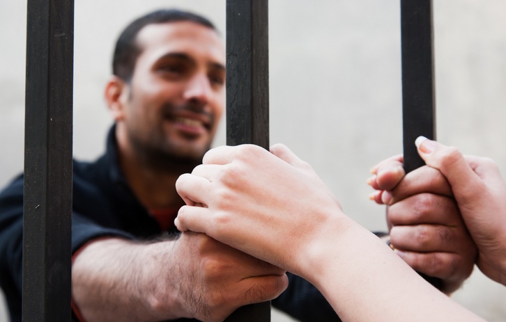 «Сигареты и сухари – это слишком банально» или парочка забавных случаев необычной «тюремной контрабанды» «Сигареты и сухари – это слишком банально» или парочка забавных случаев необычной «тюремной контрабанды»