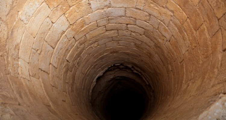 «Это вам не Комсомол». Пользователи Интернета делятся шокирующими историями о «ритуалах посвящения» в студенческие братства, которые дадут уличным бандам сто очков вперед