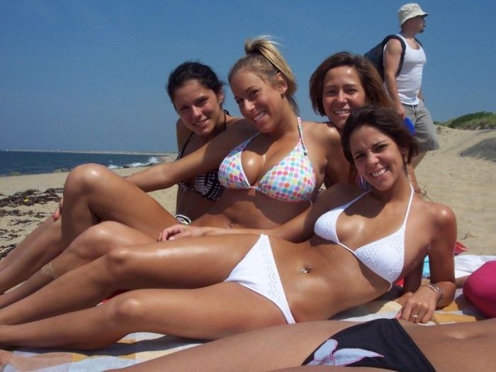 Девушки в бикини (39 фото)