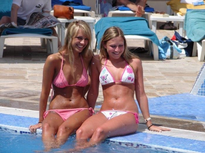 Девушки в бикини