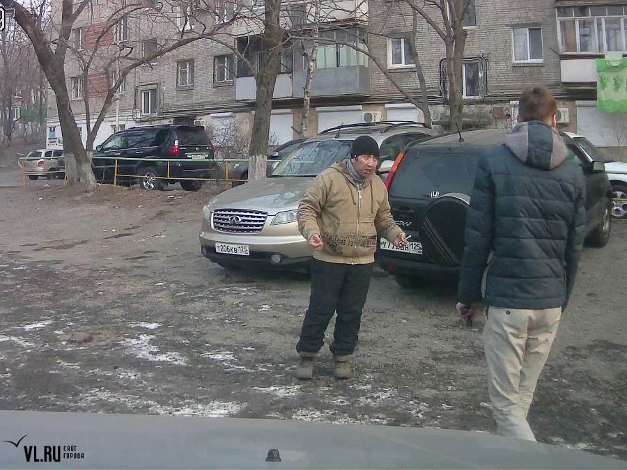 Платные парковки во Владивостоке (12 фото)