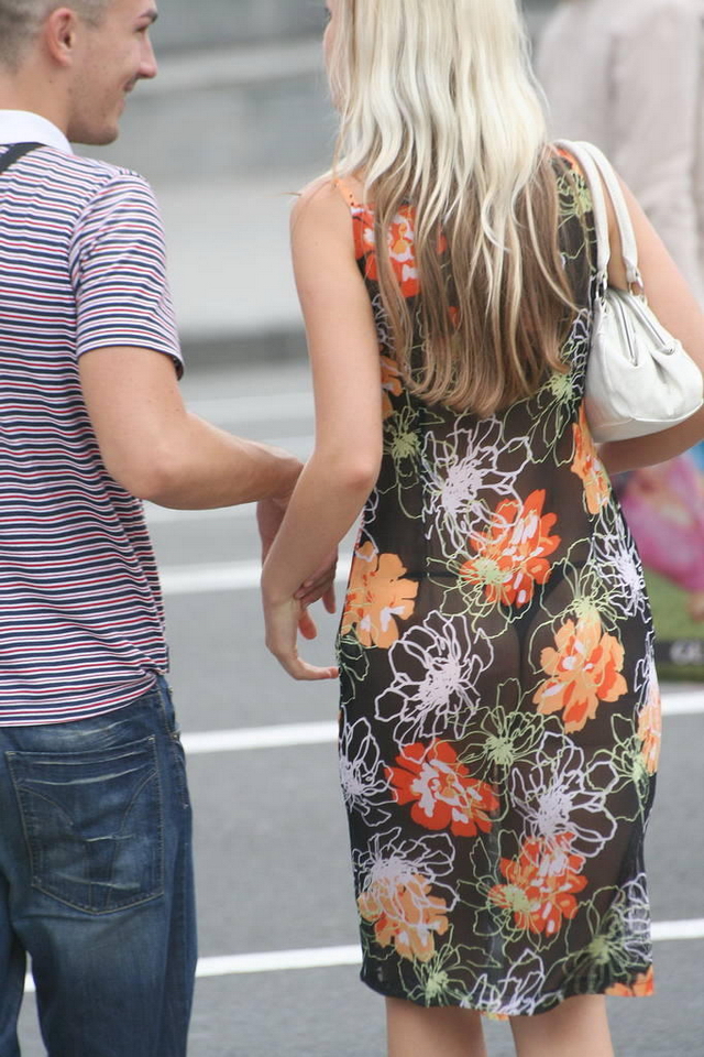 Девушки в прозрачных нарядах