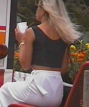 Девушки в прозрачных нарядах