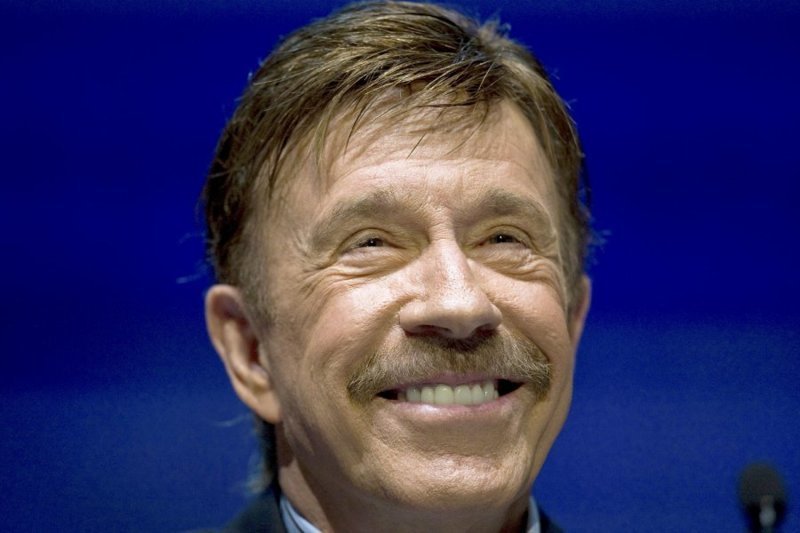 С Днем рождения, Чак! С Днем рождения, Чак!