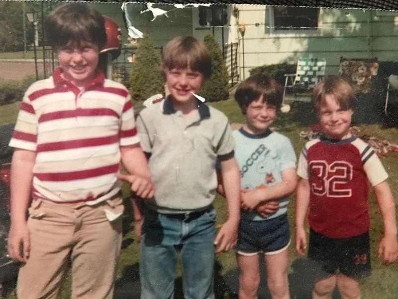 Фермерский мальчуган превратился в грудастую блондинку, танцующую бурлеск