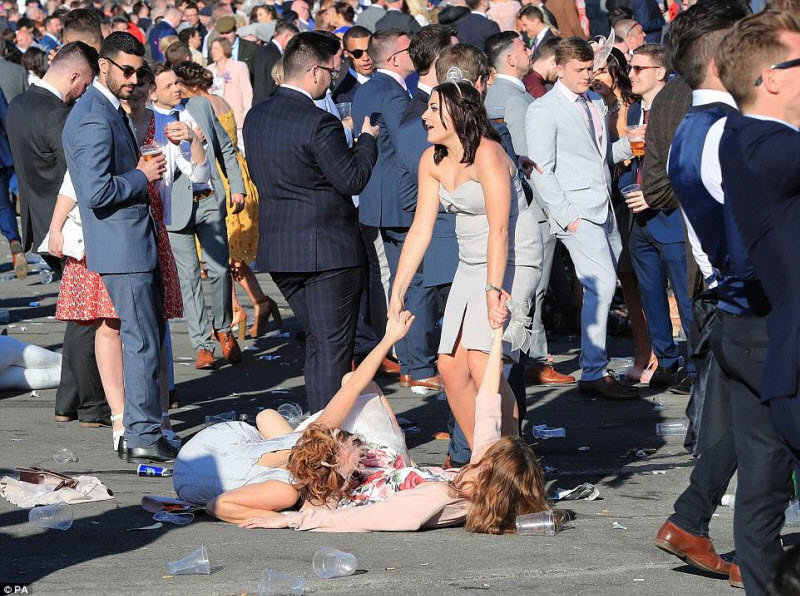 День Леди-2017 как прошла ежегодная женская попойка в Британии