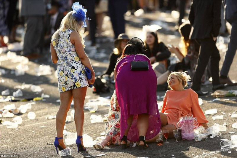 День Леди-2017 как прошла ежегодная женская попойка в Британии