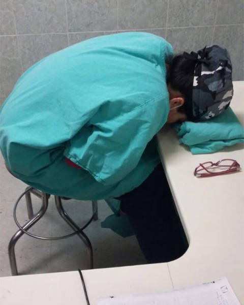 Уставшие медработники